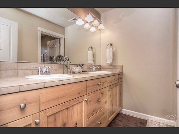 3rd image of 20484 Brentwood Ave