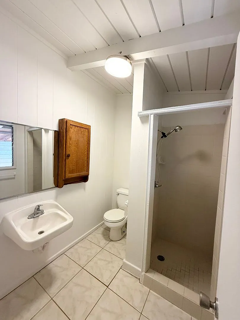 Aliamanu/Salt Lake - 2-bedroom 1 bath duplex — Photo 4