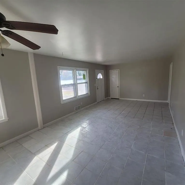 Building Photo - 3728 Loren Dr