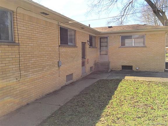2nd image of 23541 Kenosha Ave