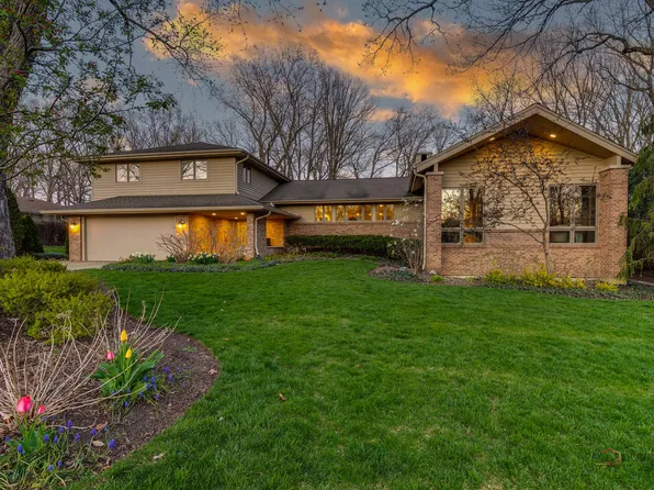 79 Elmwood Ln, Lincolnshire, IL 60069