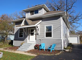 16 S Shore Ln, Lake Zurich, IL 60047