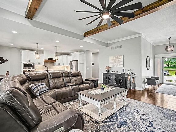 4th image of 1001 Meadowbrook Dr