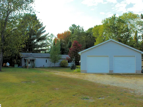 10806 Gillow Rd SE, Fife Lake, MI 49633