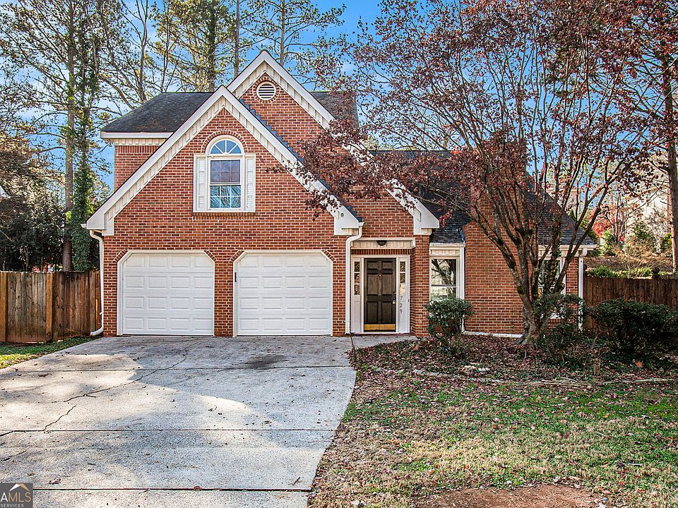 1st image of 729 Helga Dr NE