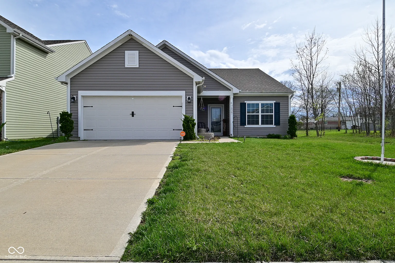 7527 Derek Dr photo 1