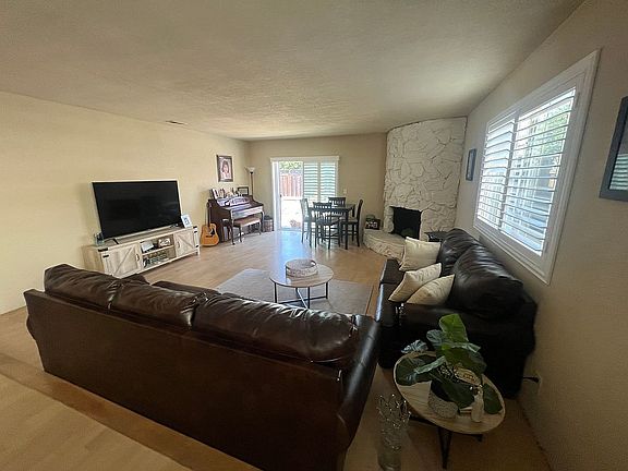 3rd image of 2447 Elkins Way