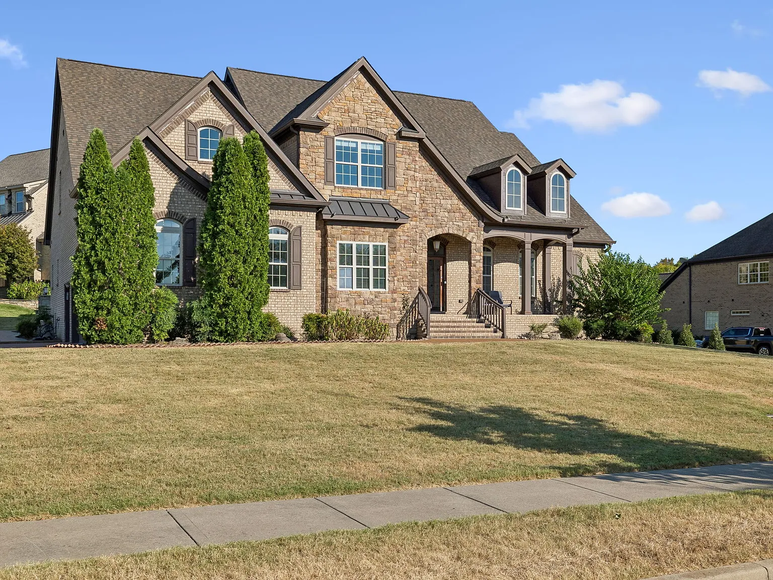 5 bed, 4.5 bath, 4800 sqft, $6,499 — Photo 3