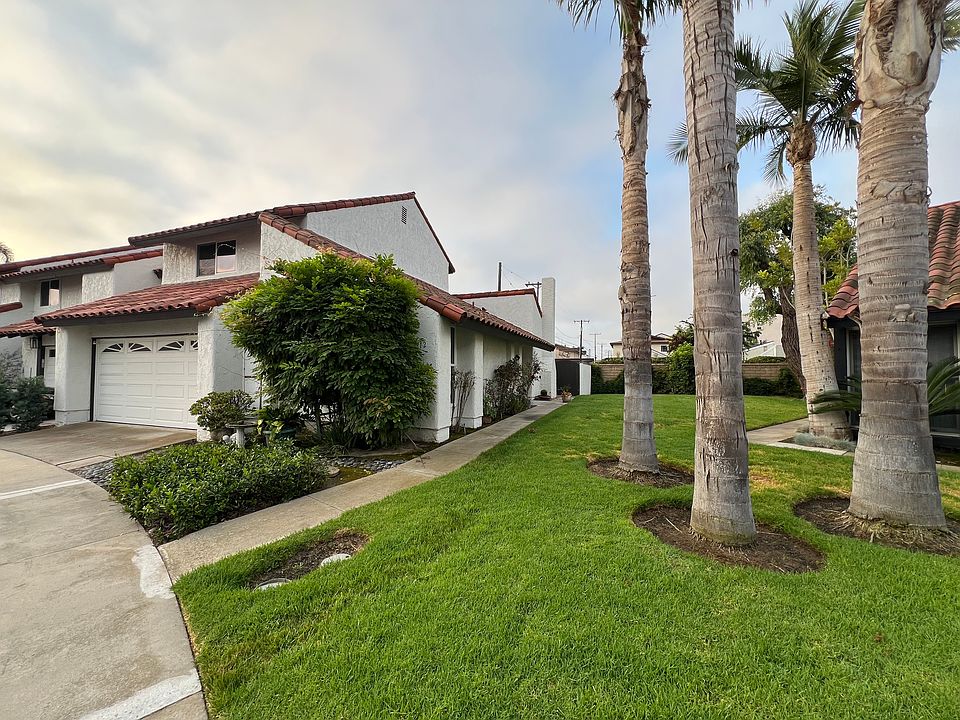 Front view with lawn