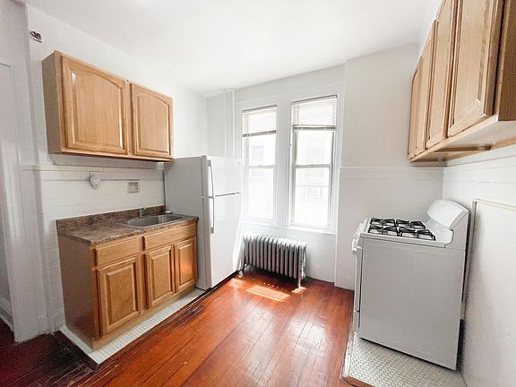 2nd image of 2524 18th St APT 2R