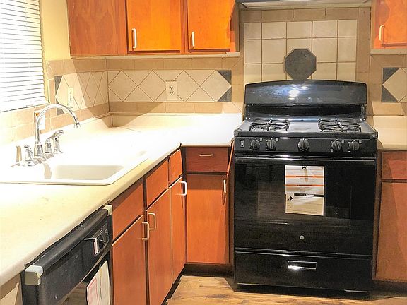 4th image of 2825 Mojave Dr