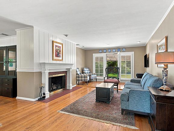 5th image of 3586 Mountain View Ave