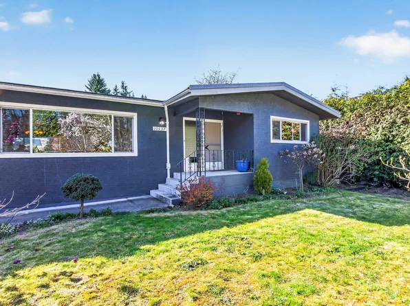 11537 Wood St, Maple Ridge, BC V2X 5A1