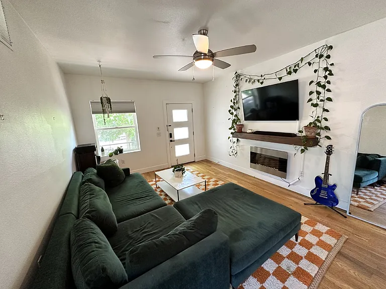1337 E 33rd Ave — Photo 6