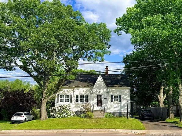 386 Salisbury Rd, Moncton, NB E1E 1A7