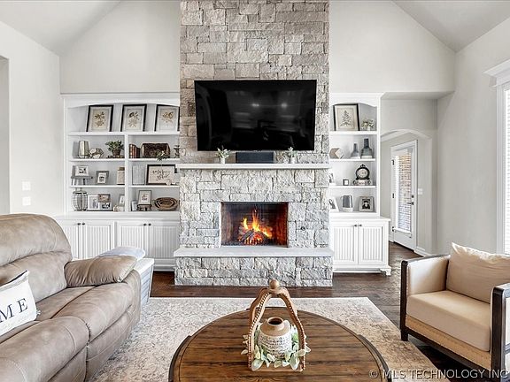 5th image of 8709 E Broadway Ct