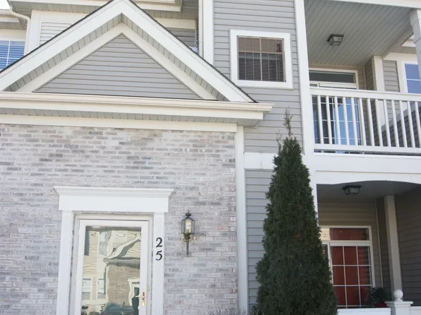 2220 Aurora Dr Unit 25, Hampshire, IL 60140