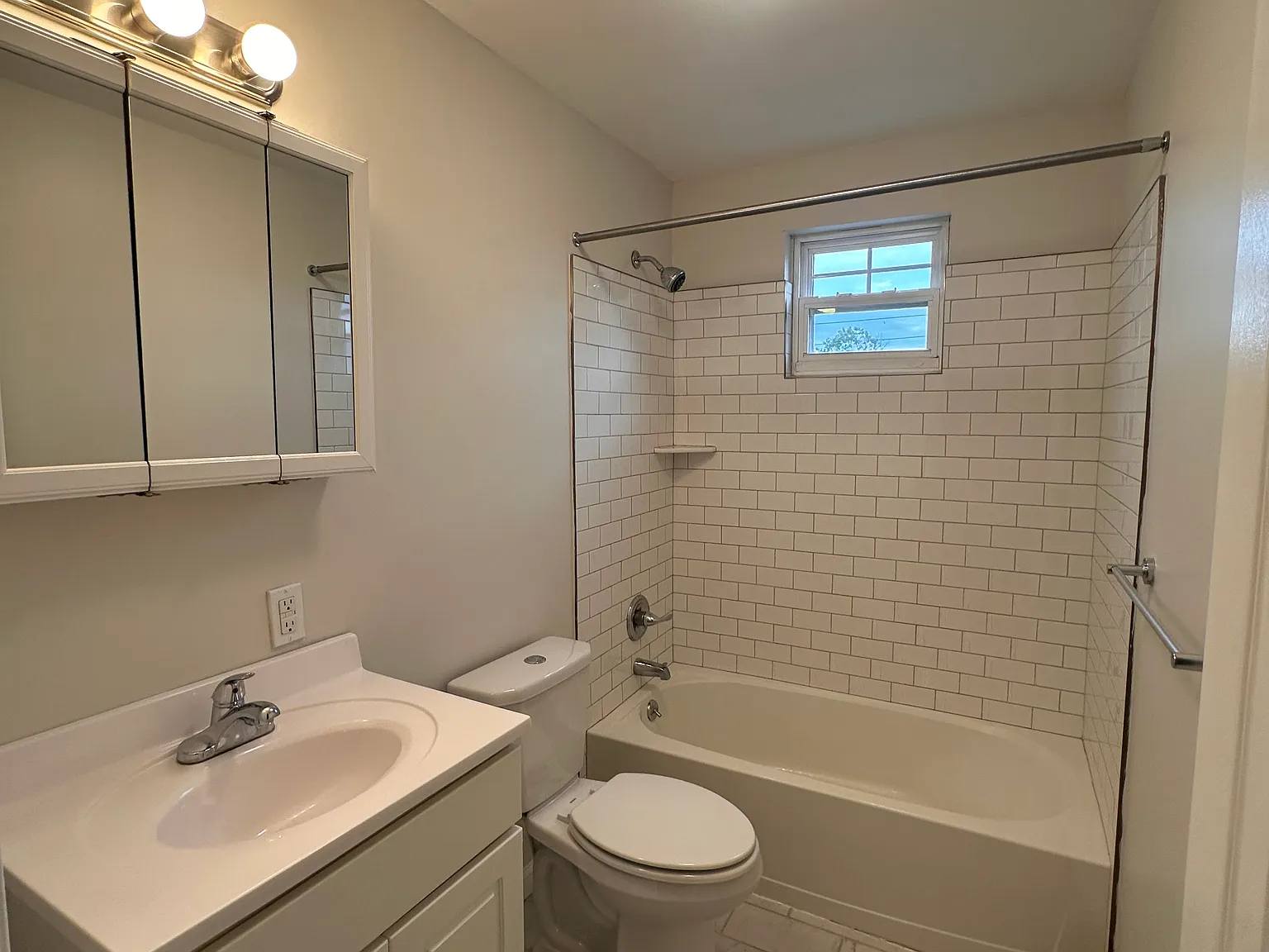 2 bed, $1,650 — Photo 2