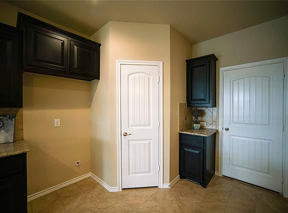 4th image of 301 Cypress Creek Ln