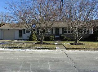 27 Holiday Dr, Lincoln, RI 02865