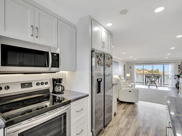 410 Wilma Circle #202, Riviera Beach, FL 33404