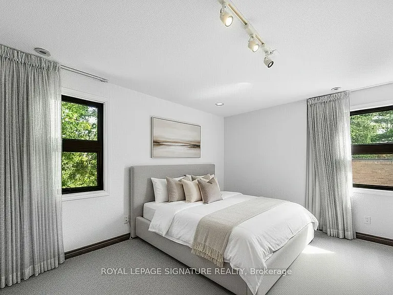 18 Old English Ln — Photo 9
