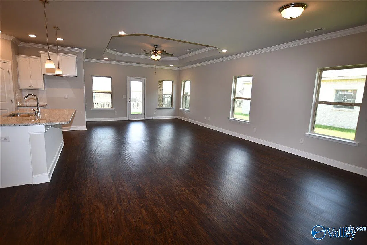 4 bed, 2.0 bath, 1946 sqft, $1,995 — Photo 4