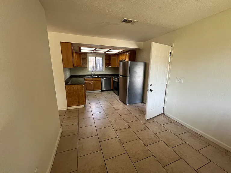 1657 Grand Ave — Photo 8