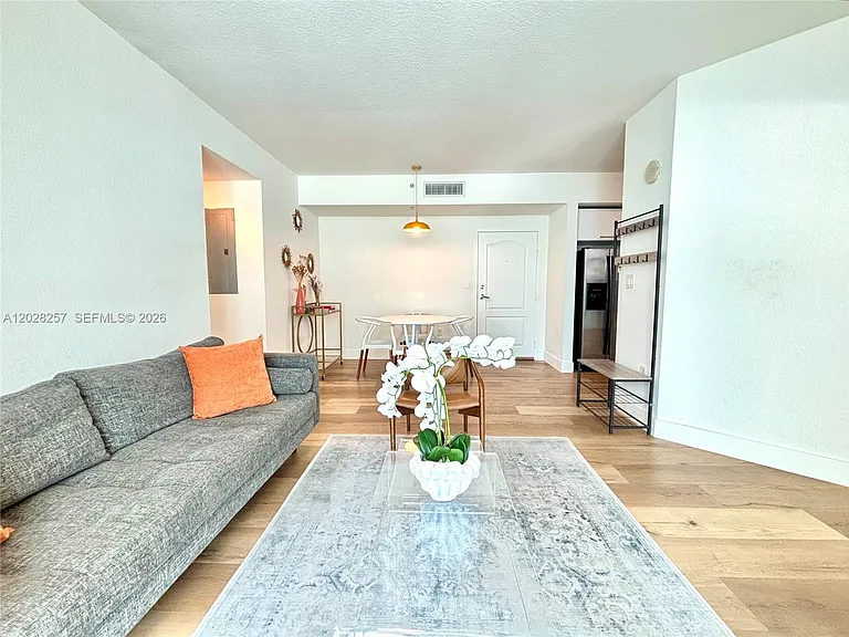 500 NE 29th St #601 — Photo 2