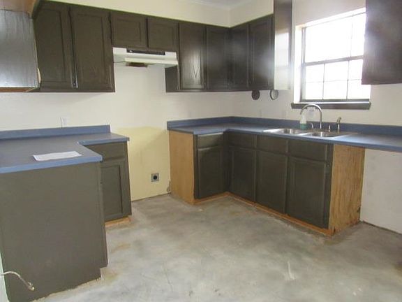 3rd image of 221 Pine Ridge Rd