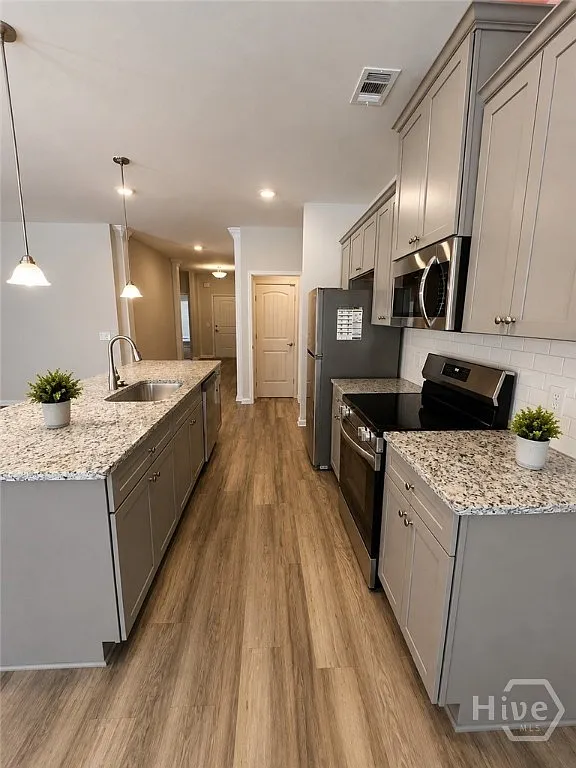 3 bed, 2.0 bath, 1582 sqft, $2,100 — Photo 4