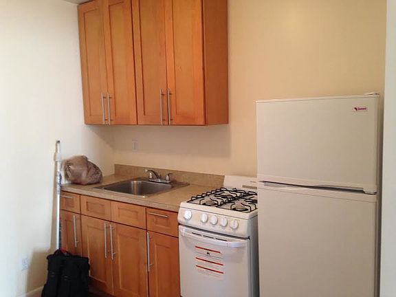 5th image of 425 E 114th St APT 4RE