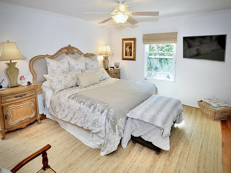 529 Fern Gln — Photo 25