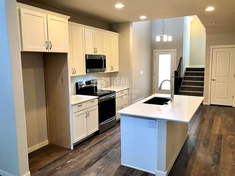 9736 Clermont Ln — Photo 3