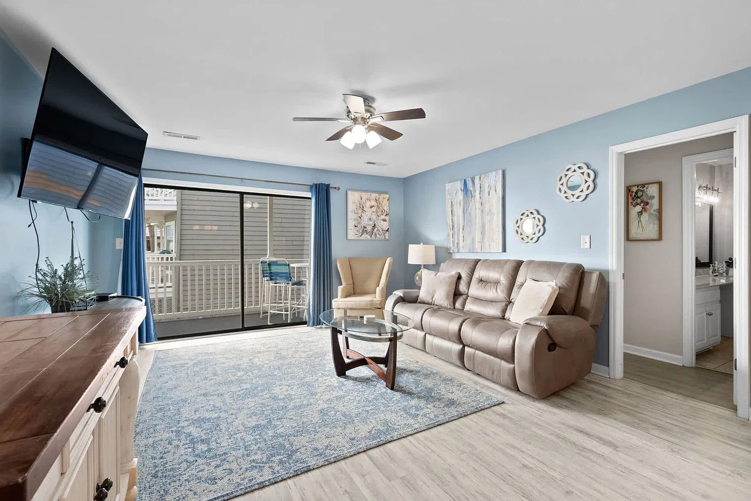 3 bed, 2.0 bath, 1291 sqft, $4,712 — Photo 3