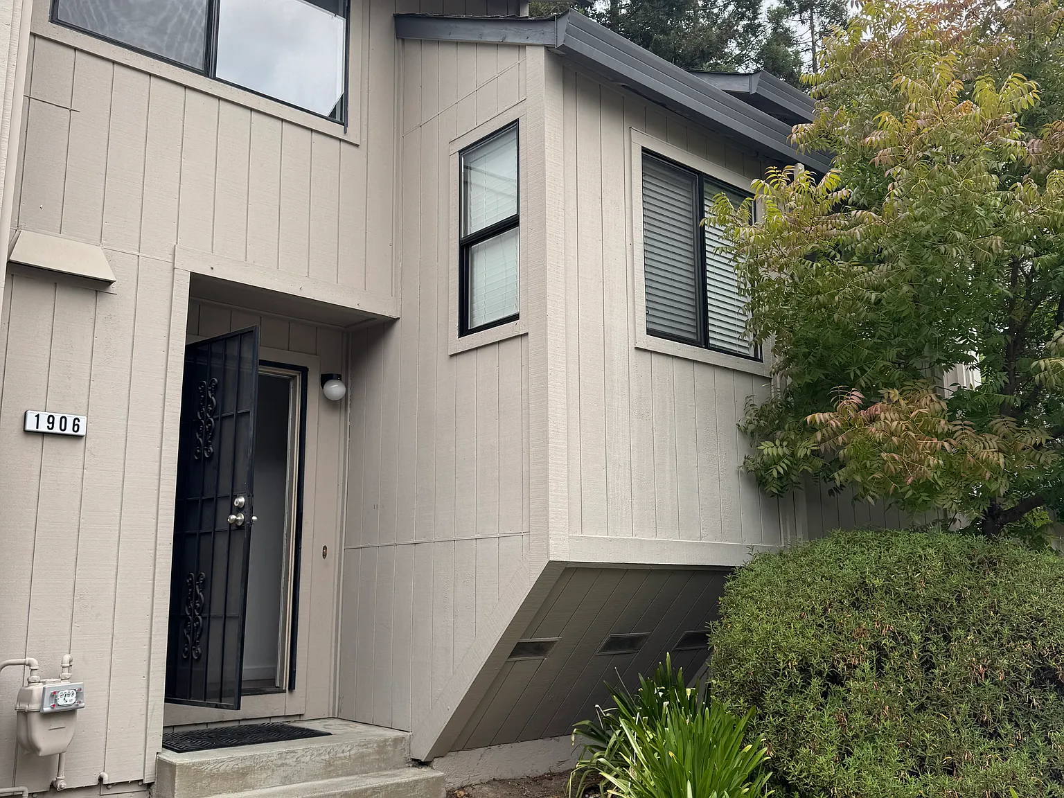 2 bed, 1.5 bath, 966 sqft, $2,500 — Photo 1