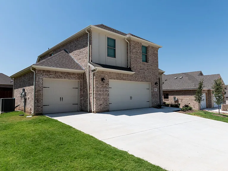 507 Reatta Dr — Photo 1