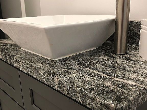 Bathroom w/ vessel sink