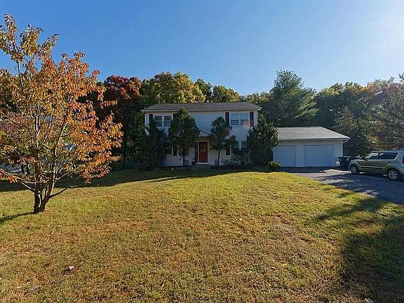 2nd image of 11 Woodridge Cir #A