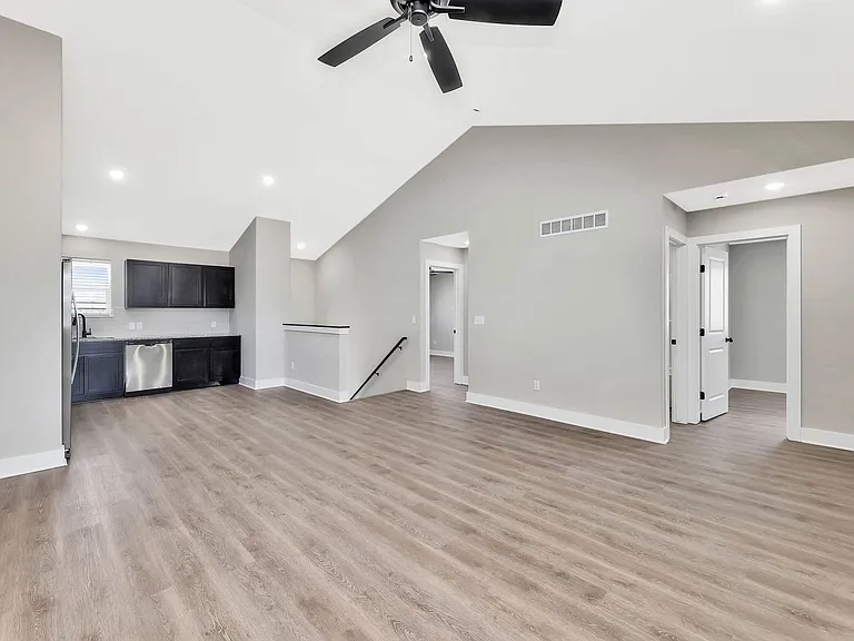 5298-5300 N Toben Dr — Photo 3
