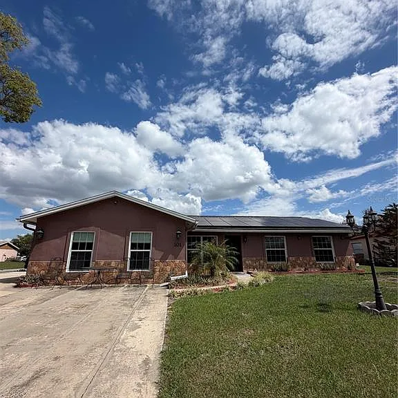 101 Gardenia Rd — Photo 1