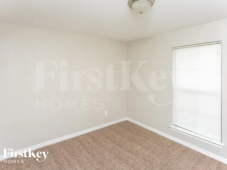 623 Hilton Dr — Photo 11