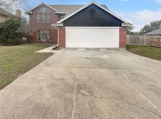 7404 Chapman Dr, North Richland Hills, TX 76182