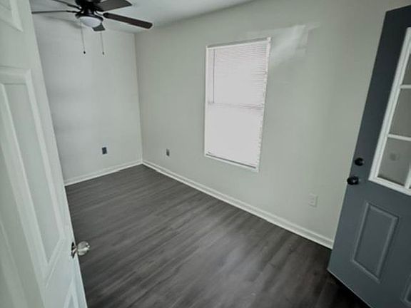 5th image of 202 Leslie St