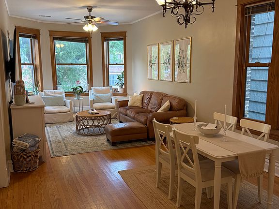 4th image of 900 W Wrightwood Ave #2W