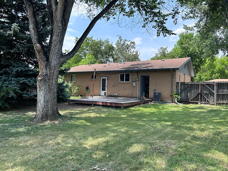 2208 Stanford Rd — Photo 3