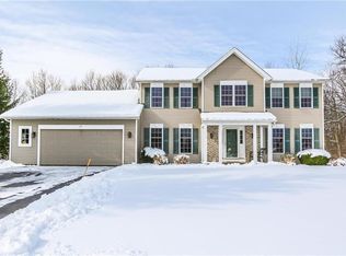 23 Torrey Pine Dr, Rochester, NY 14612