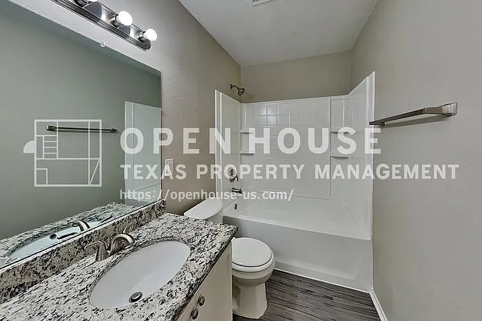 1417 Erin Dr — Photo 10