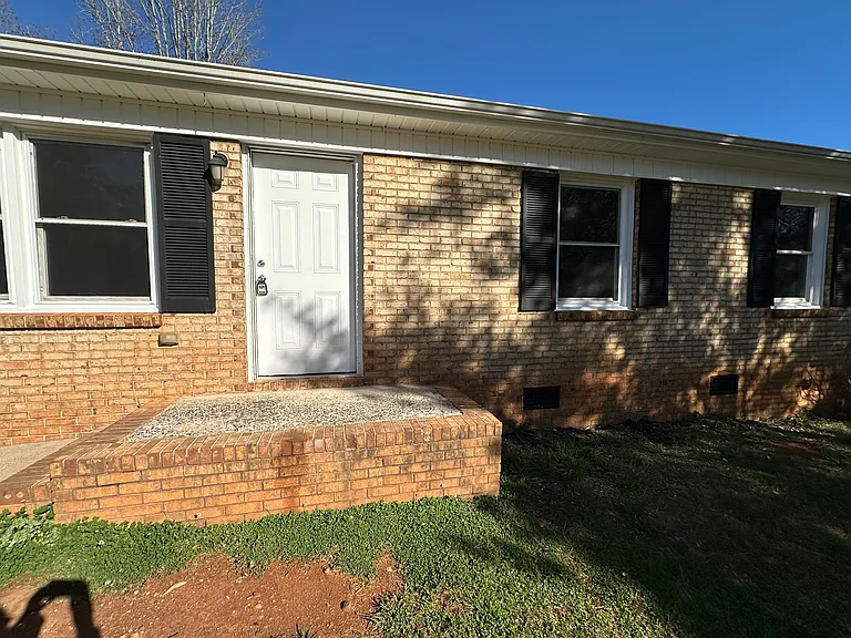 1806 Alpine Dr — Photo 5