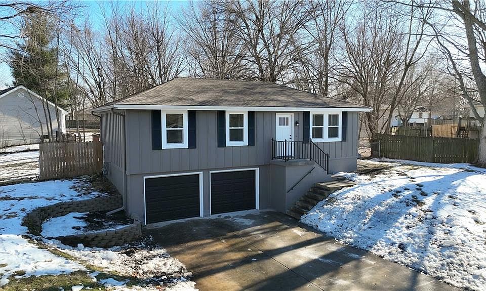 1st image of 307 SE Flagstone Dr